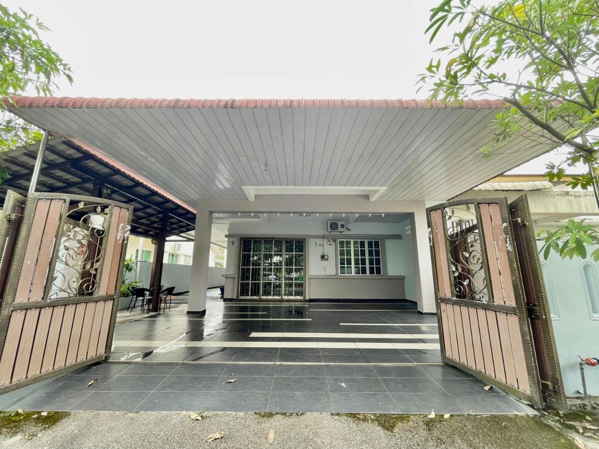Comfort 36 Entire House At Alma Bukit Mertajam Exterior photo